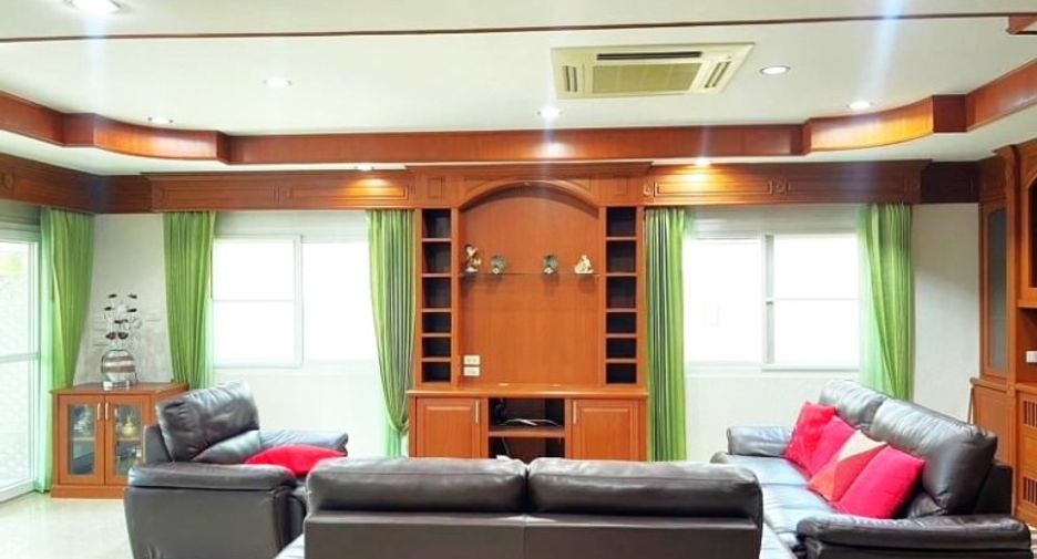 For sale 5 bedrooms house in East Pattaya, Pattaya