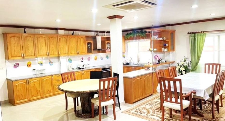 For sale 5 bedrooms house in East Pattaya, Pattaya