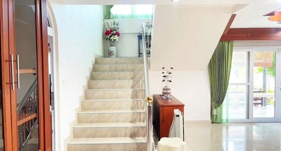 For sale 5 bedrooms house in East Pattaya, Pattaya