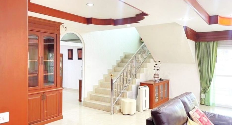 For sale 5 bedrooms house in East Pattaya, Pattaya
