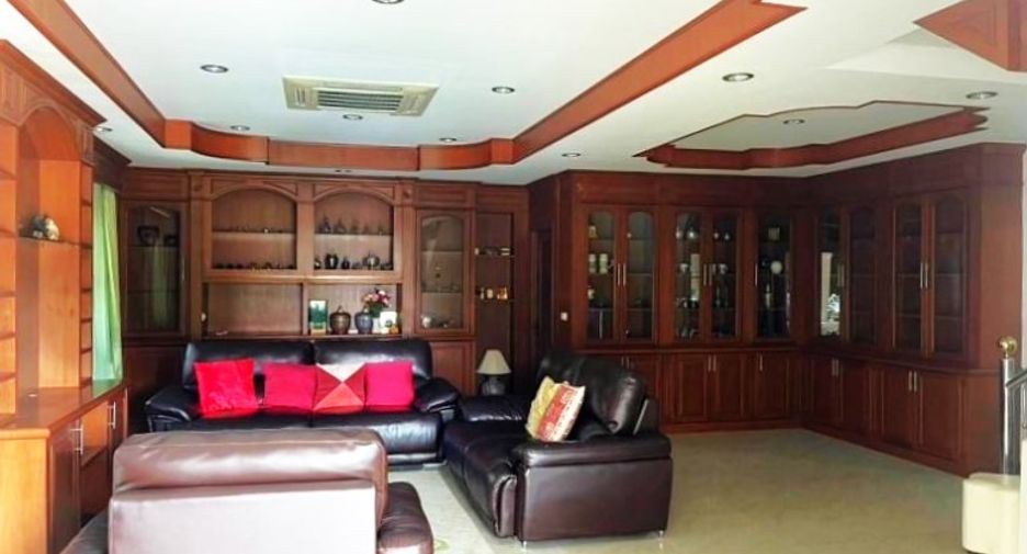 For sale 5 bedrooms house in East Pattaya, Pattaya