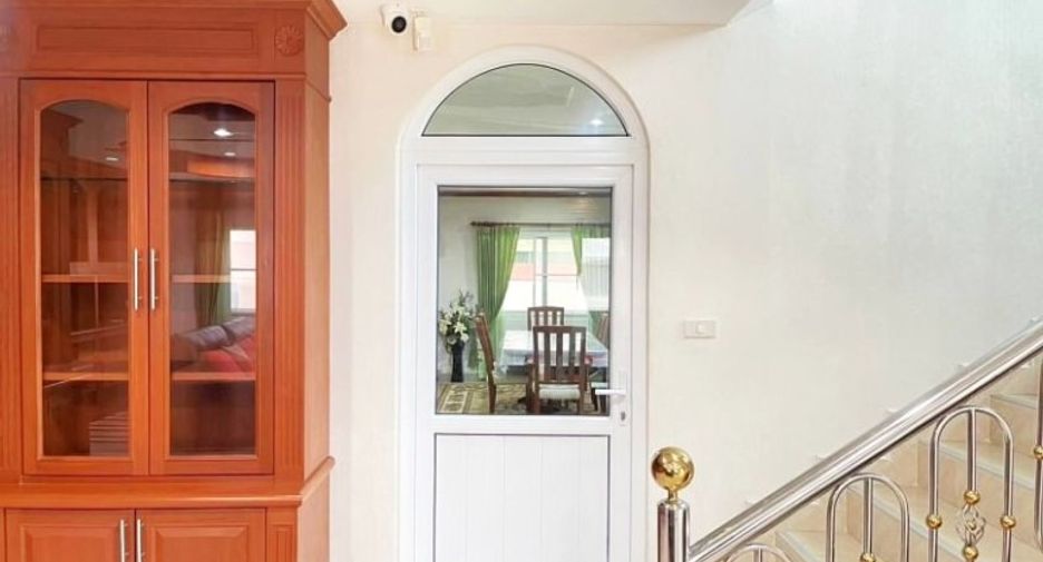 For sale 5 bedrooms house in East Pattaya, Pattaya