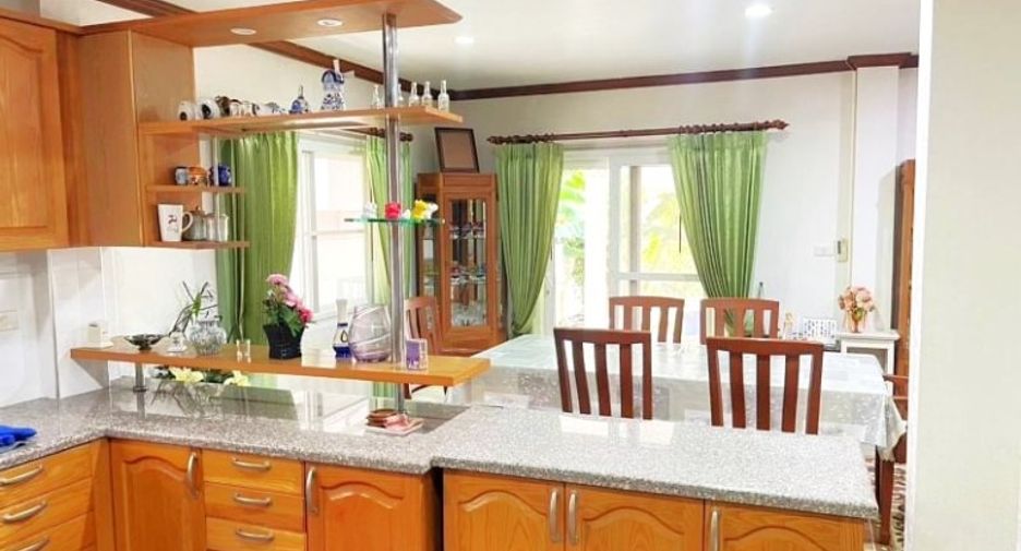 For sale 5 bedrooms house in East Pattaya, Pattaya