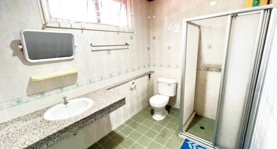 For sale 5 bedrooms house in East Pattaya, Pattaya