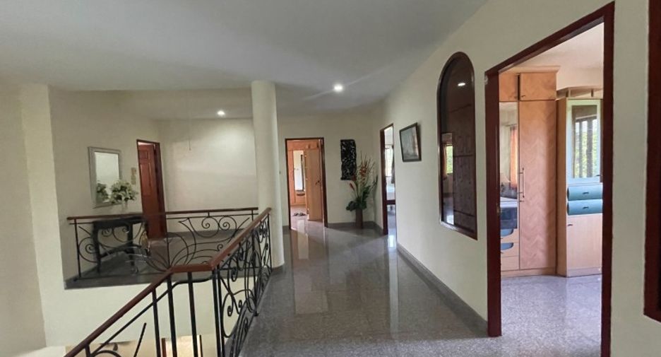 For sale 6 bedrooms house in East Pattaya, Pattaya