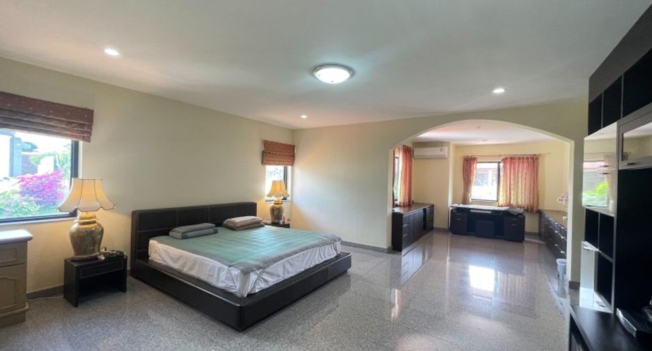 For sale 6 bedrooms house in East Pattaya, Pattaya