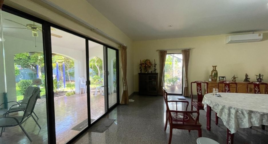 For sale 6 bedrooms house in East Pattaya, Pattaya