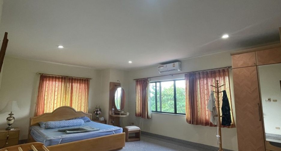 For sale 6 bedrooms house in East Pattaya, Pattaya