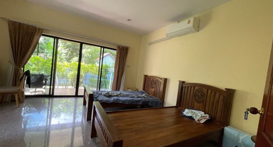 For sale 6 bedrooms house in East Pattaya, Pattaya