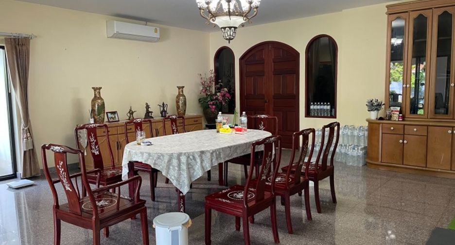 For sale 6 bedrooms house in East Pattaya, Pattaya