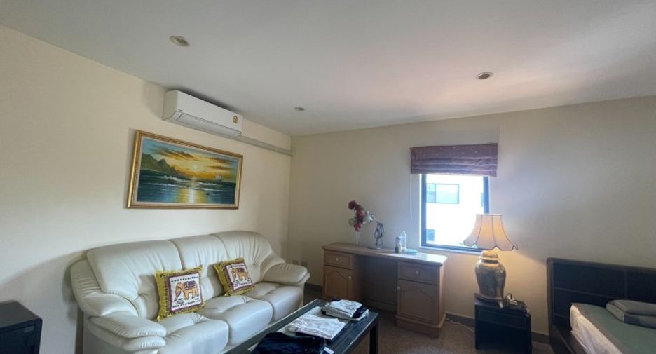 For sale 6 bedrooms house in East Pattaya, Pattaya