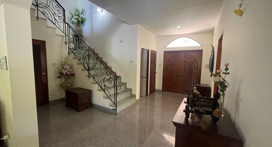 For sale 6 bedrooms house in East Pattaya, Pattaya