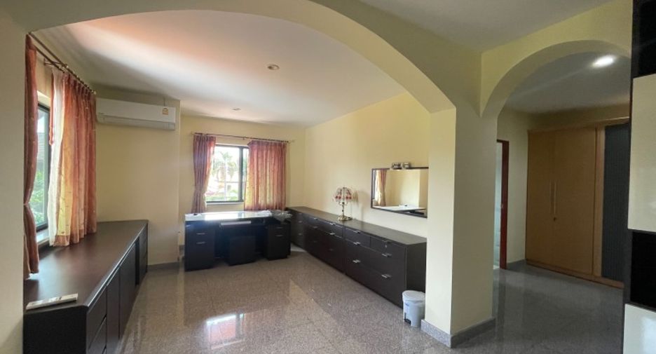 For sale 6 bedrooms house in East Pattaya, Pattaya