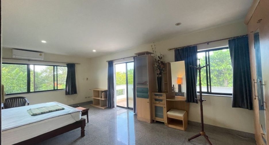 For sale 6 bedrooms house in East Pattaya, Pattaya
