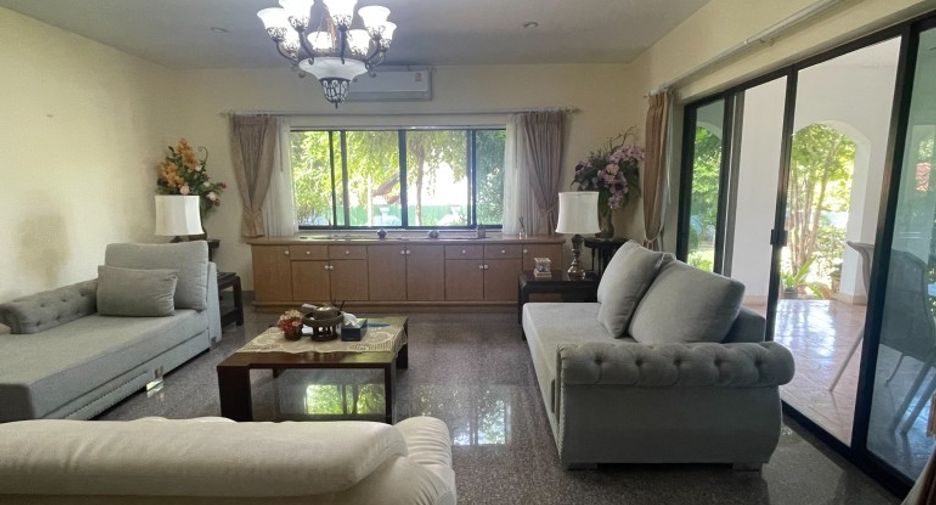 For sale 6 bedrooms house in East Pattaya, Pattaya