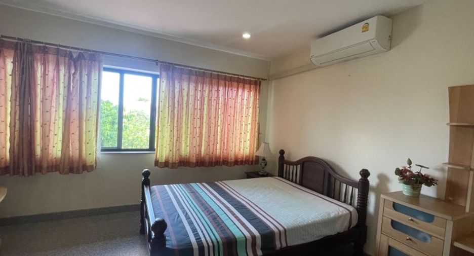 For sale 6 bedrooms house in East Pattaya, Pattaya