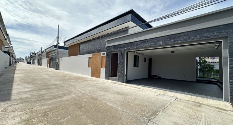 For sale 3 bedrooms house in East Pattaya, Pattaya