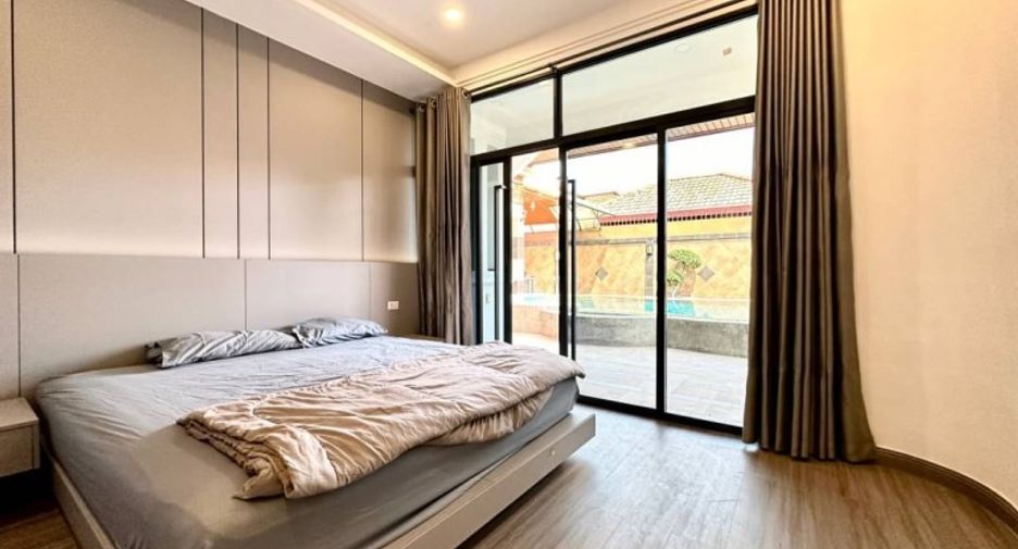 For sale 4 bedrooms house in East Pattaya, Pattaya