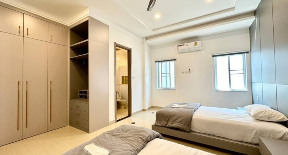 For sale 4 bedrooms house in East Pattaya, Pattaya