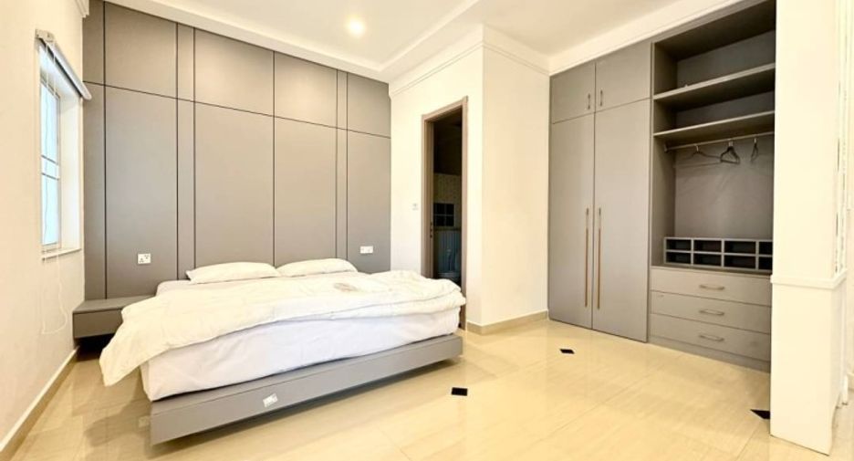 For sale 4 bedrooms house in East Pattaya, Pattaya