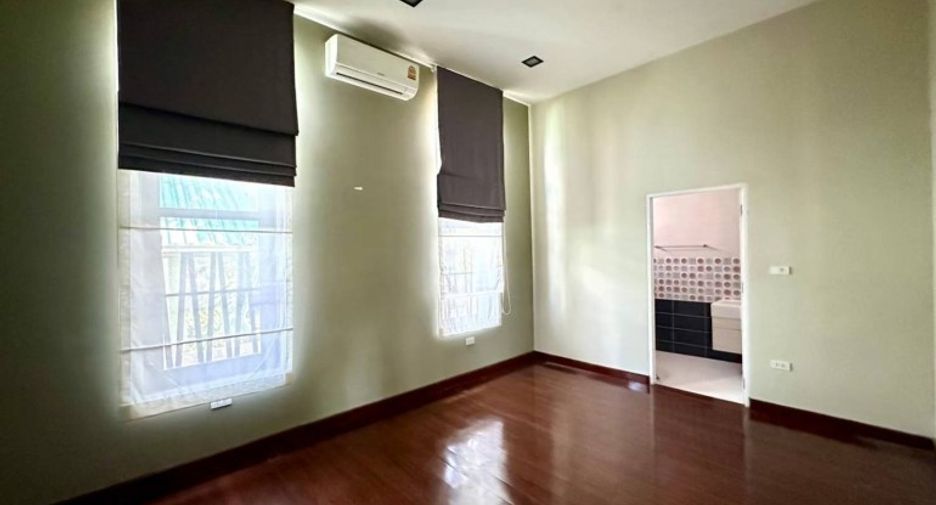 For sale 3 bedrooms house in Sattahip, Chonburi