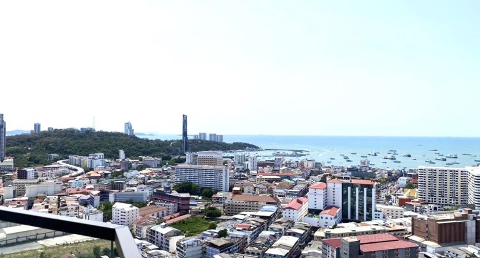 For sale 2 bedrooms condo in South Pattaya, Pattaya