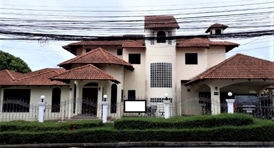 For sale 5 bedrooms house in East Pattaya, Pattaya
