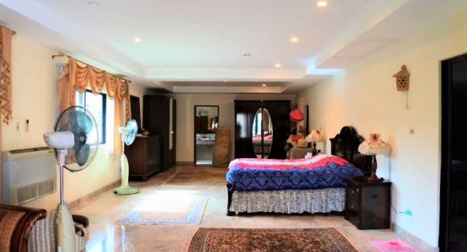 For sale 5 bedrooms house in East Pattaya, Pattaya