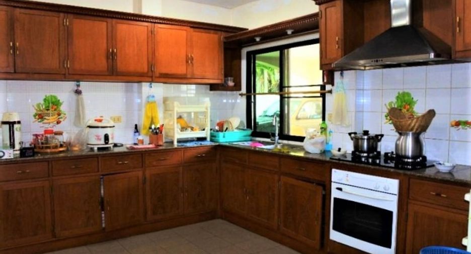 For sale 5 bedrooms house in East Pattaya, Pattaya