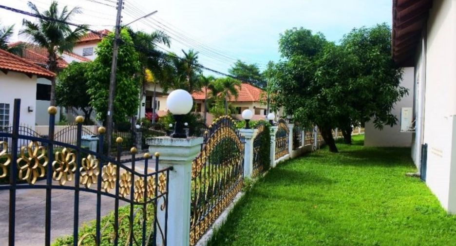 For sale 5 bedrooms house in East Pattaya, Pattaya