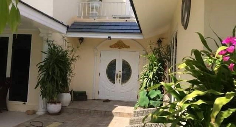 For sale 3 bedrooms house in East Pattaya, Pattaya