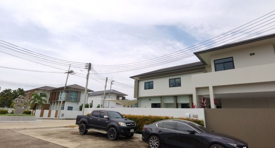 For sale 5 ベッドルーム house in East Pattaya, Pattaya