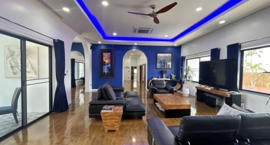 For sale 4 bedrooms house in East Pattaya, Pattaya