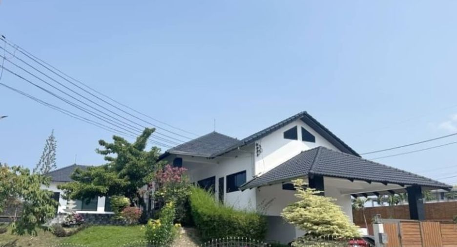 For sale 4 bedrooms house in East Pattaya, Pattaya