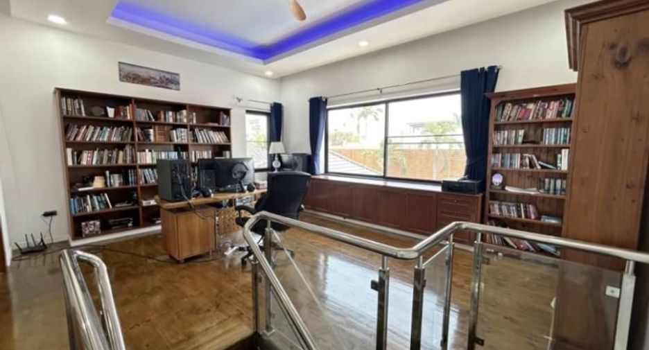 For sale 4 bedrooms house in East Pattaya, Pattaya