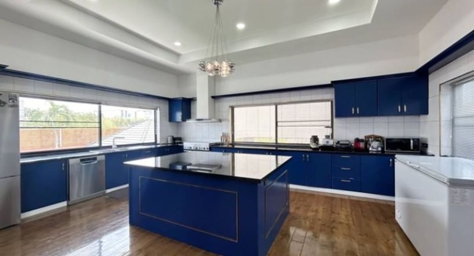 For sale 4 bedrooms house in East Pattaya, Pattaya