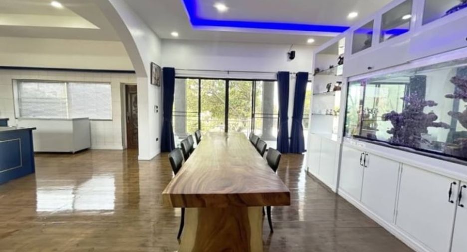For sale 4 bedrooms house in East Pattaya, Pattaya