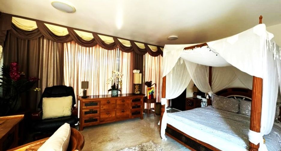 For sale 4 bedrooms house in Sattahip, Chonburi