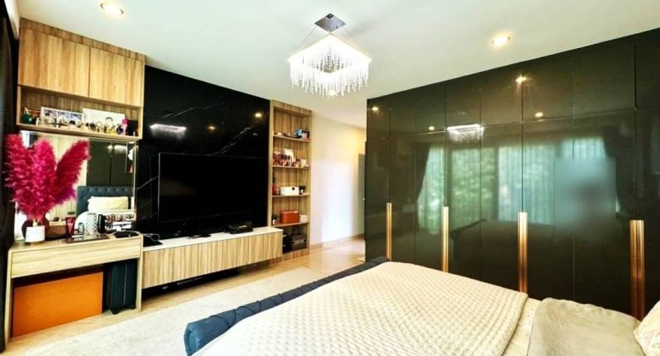 For sale 4 bedrooms house in Sattahip, Chonburi