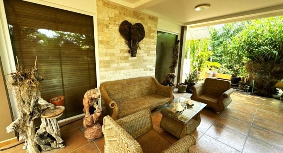 For sale 4 bedrooms house in Sattahip, Chonburi