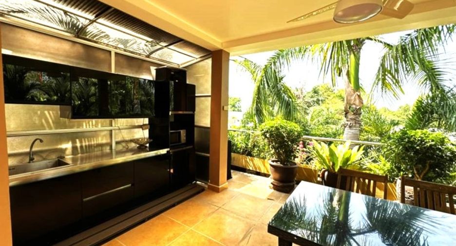 For sale 4 bedrooms house in Sattahip, Chonburi