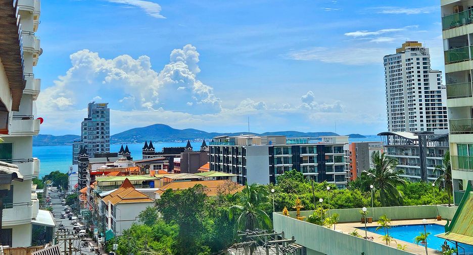 For sale 7 bedrooms townhouse in Pratumnak, Pattaya