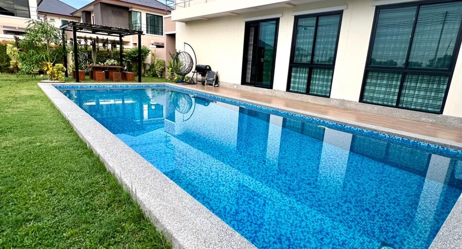 For rent 4 bedrooms house in East Pattaya, Pattaya