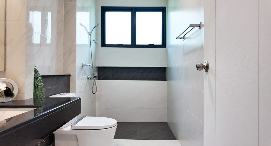 Haus zum Kauf mit 4 Zimmer in Sattahip, Chonburi
