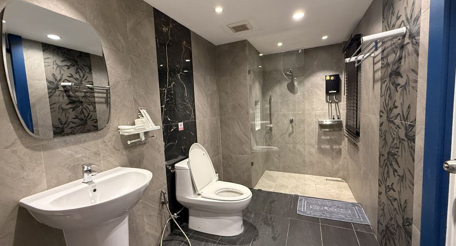 For rent 8 bedrooms hotel in Bang Lamung, Chonburi