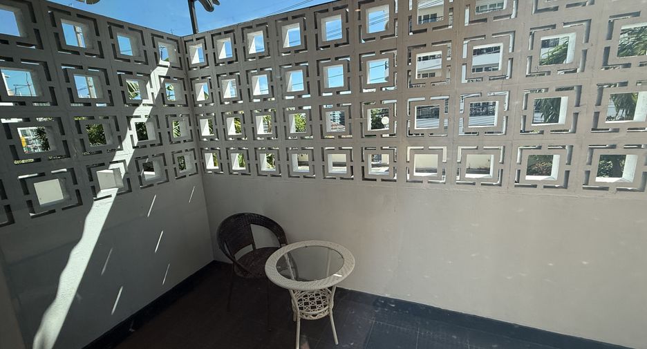 For rent 8 bedrooms hotel in Bang Lamung, Chonburi