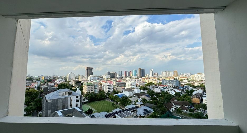 For rent and for sale 2 bedrooms condo in Watthana, Bangkok