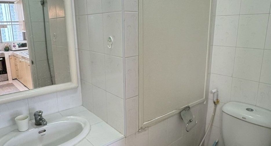 For rent and for sale 2 bedrooms condo in Watthana, Bangkok