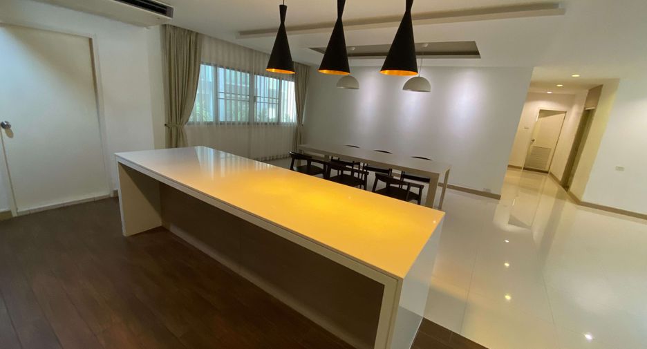For rent 3 ベッドルーム condo in Watthana, Bangkok