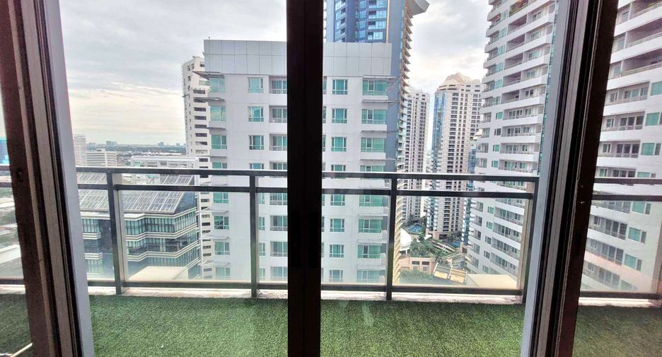 For rent 3 bedrooms condo in Khlong Toei, Bangkok